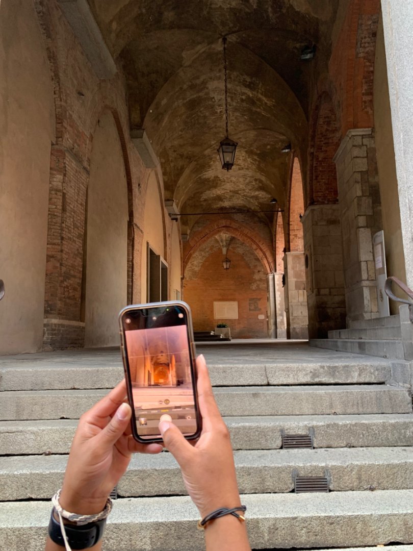 Italy 2023, Day 6: Pisa to Cremona: Taking a pic